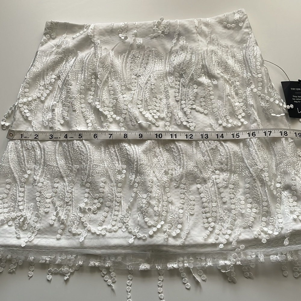 Lulus Women’s White Fringe Skirt‎ Large NWT - Picture 6 of 8